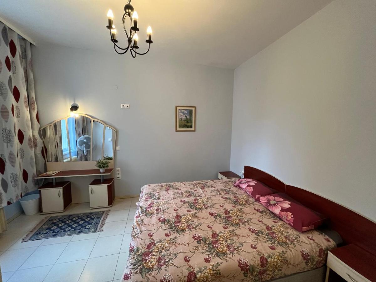 113 In With 2br And 2 Full Bath * София